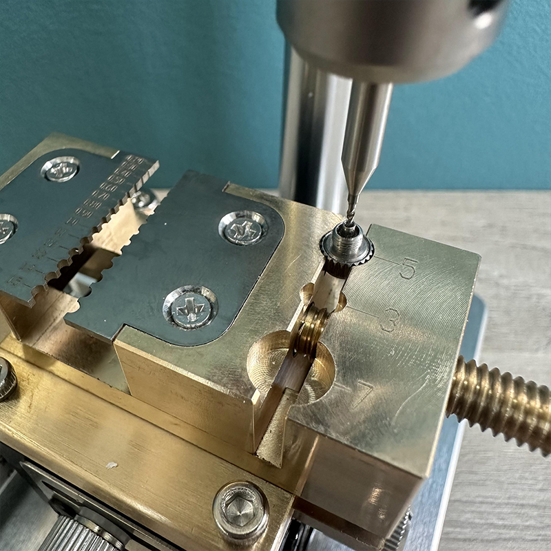 Miniaturowa wiertarka stołowa  – Mini Bench Drill Press Variable Speed recenzja i cena
